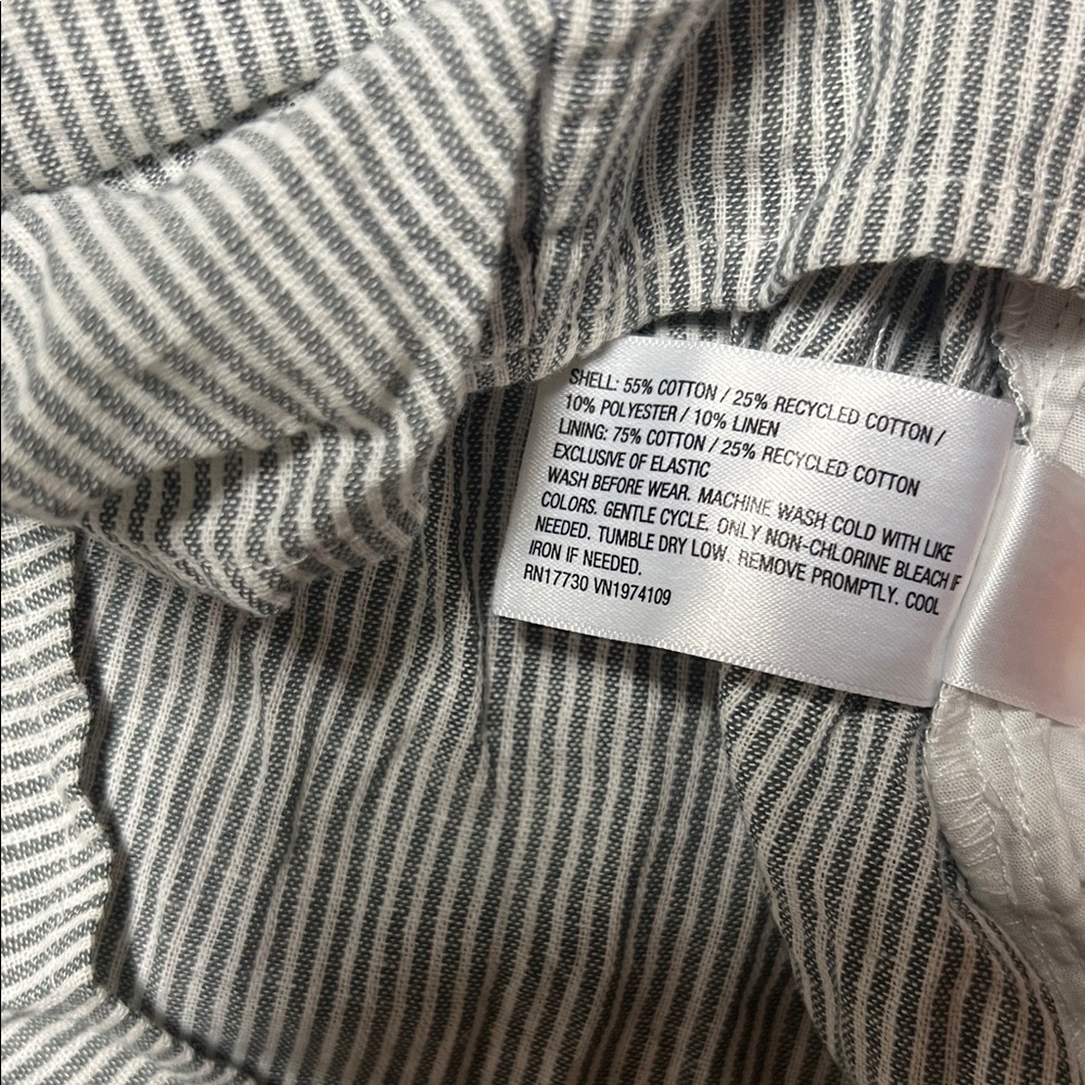Universal Thread Gray Smocked Pocket Romper size Small - Picture 6 of 7